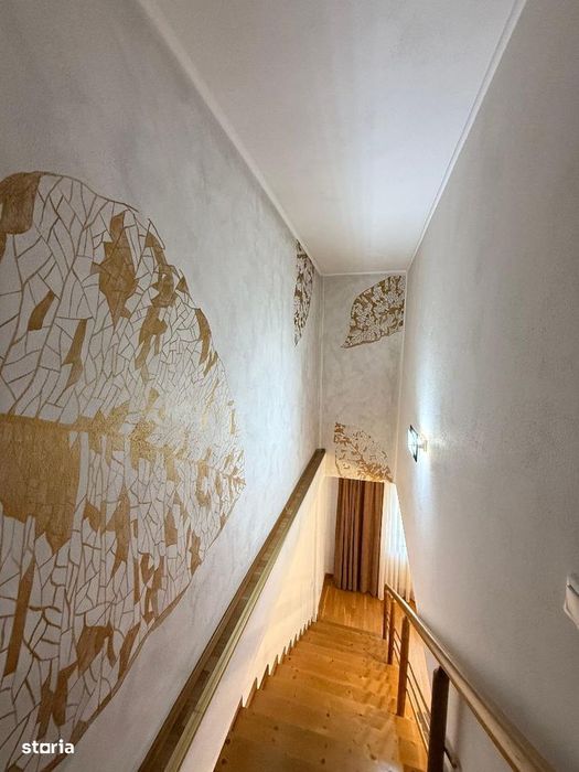 De vanzare Apartament 4 camere cu scara interioara zona Cetate-Piata.