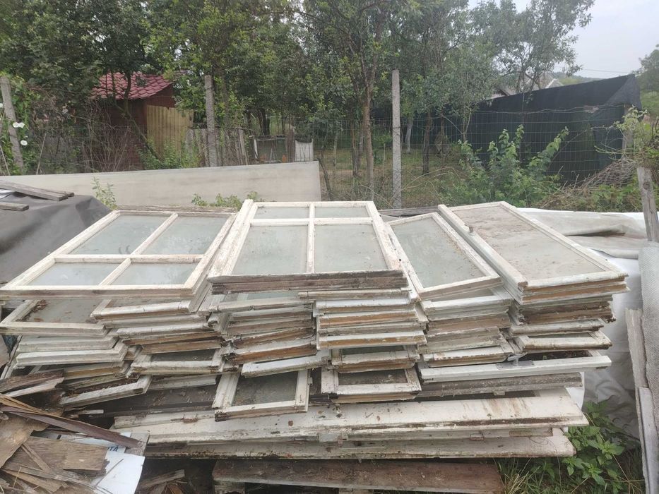 Vând Geamuri si usi vechi de lemn (fără toc)
