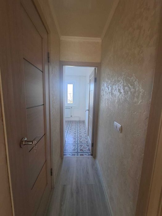 продам трехкомнатную квартиру