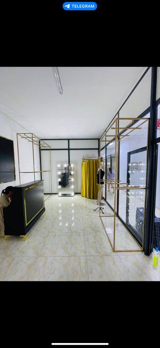 зеркала с лампочками для бутика