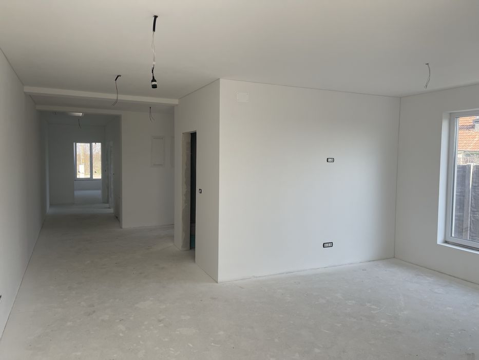 Vand 1/2 duplex, 3 dormitoare, 2 bai, mosnita noua, 120000 euro