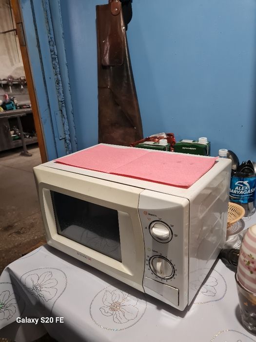 Микроволновка продам