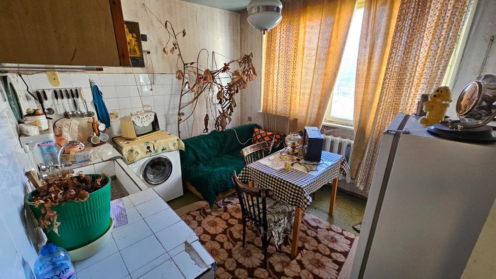 Продава се Двустаен апартамент в Разград, Център - 76 кв.м за 1040 €/кв.м - Снимка #4