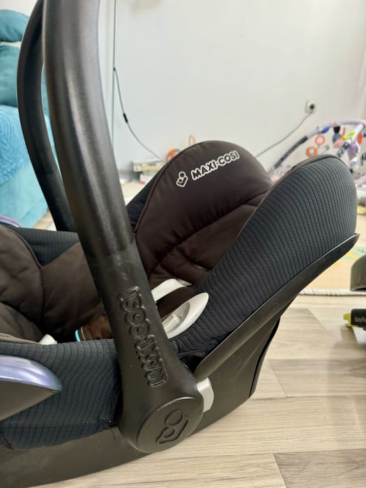 Maxi Cosi CabrioFix кошница/столче за кола + ISOFIX база