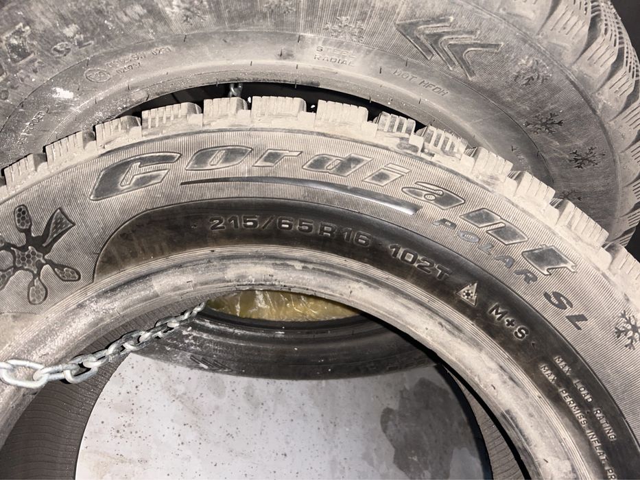 Продам шины зимние липучка Cordiant 4 шт 215/65/16