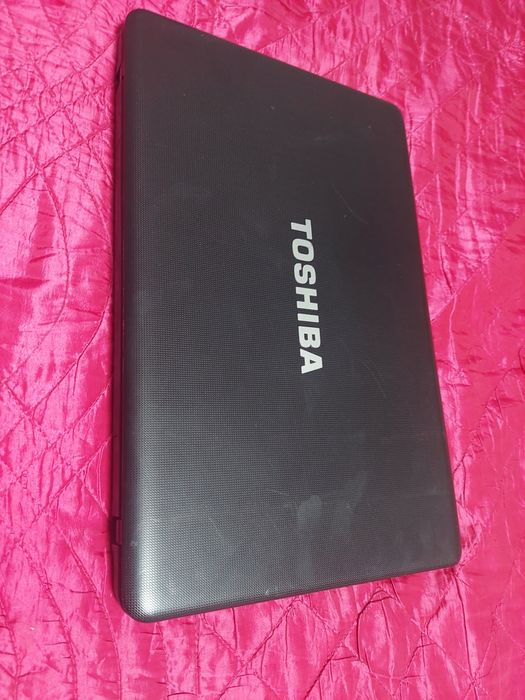 Лаптоп тошиба 17.3 инча