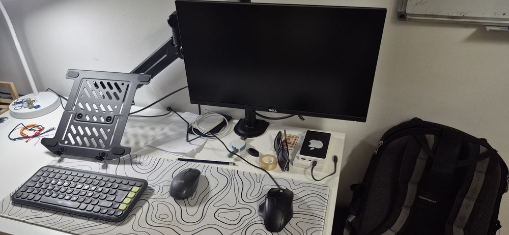 Suport / consolă pentru monitor și laptop