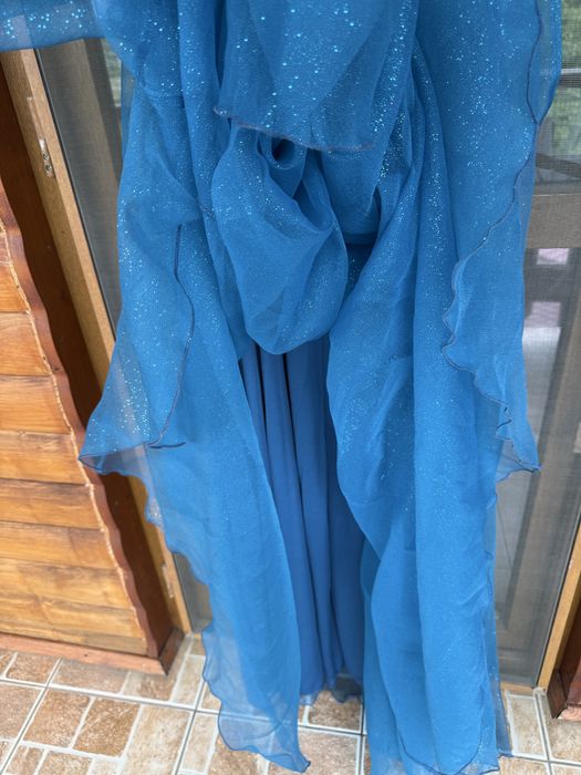 Rochie lunga albastra cu sclipici din tul