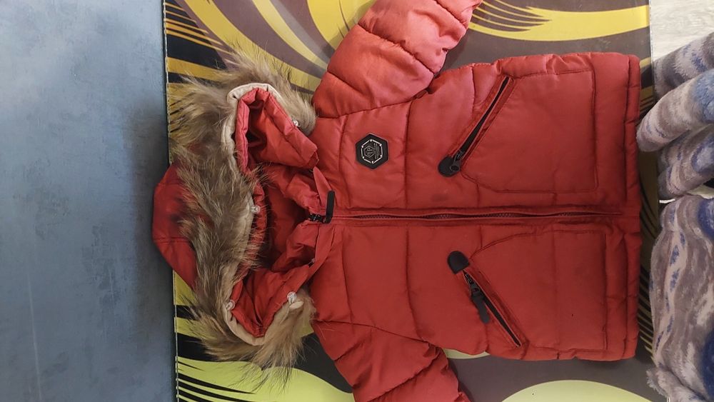 Куртка для мальчика или для девочки.