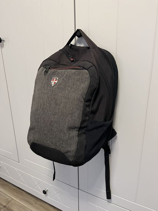 Ghiozdan/rucsac Ellehammer pentru laptop.