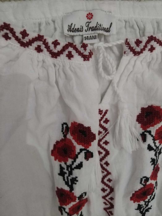 Costum tradițional pentru fete 14-15 ani
