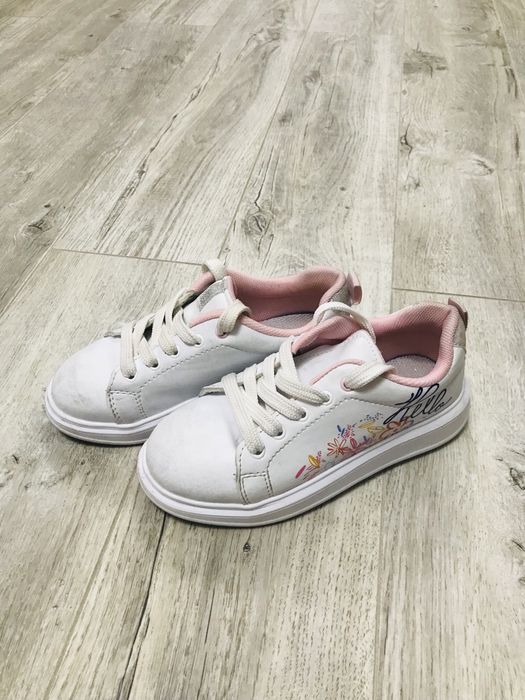 Продам обувь для девочки по 3000