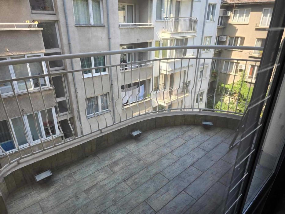 Дава се под наем Двустаен апартамент в София, Център - 60 кв.м за 600 € - Снимка #1