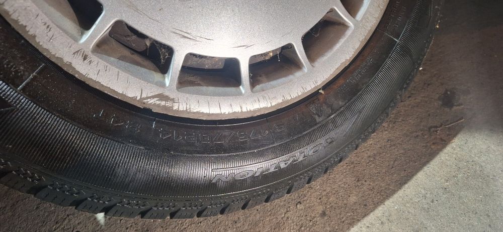 14 4x100 Bmw E30 Метални джанти с тасове и зимни гуми БмВ