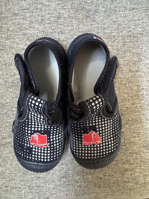 Детски пантофи колев и колев
