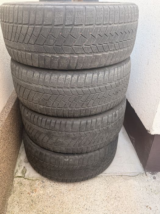 Vand 4 anvelope iarna 225 45 18 pret 300 ron toate 4 buc.