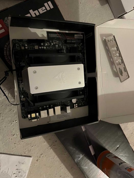 Procesor Ryzen 7 5700x3d si placa de baza MSI b550m PRO-VDH