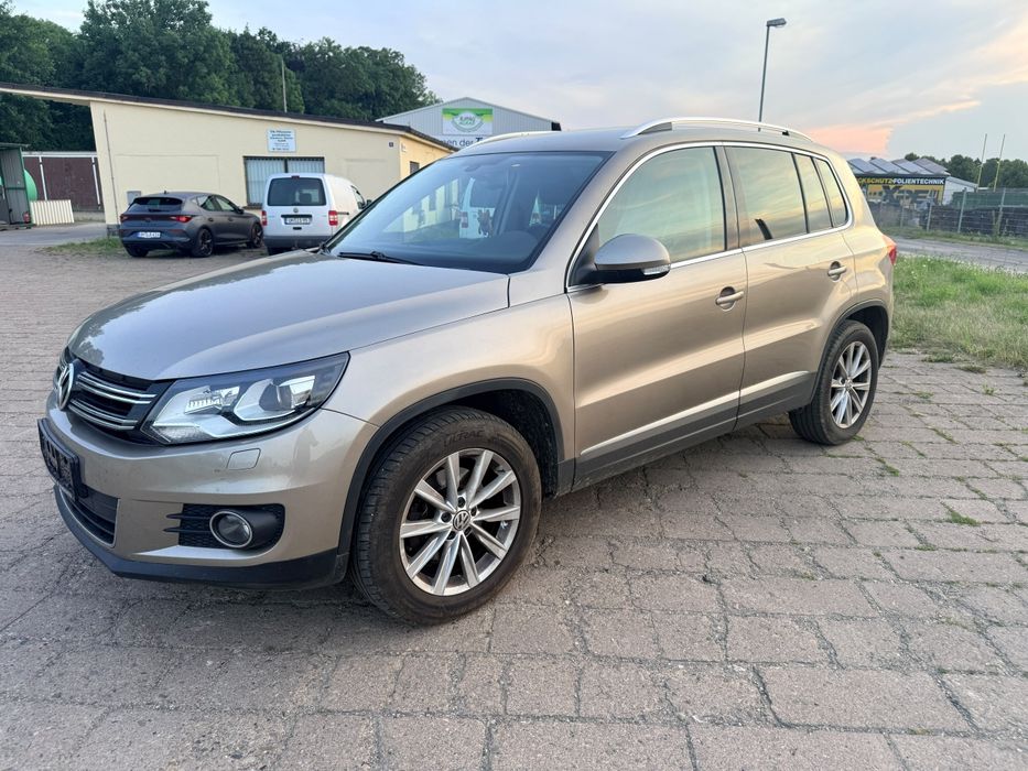 VOLKSWAGEN Tiguan