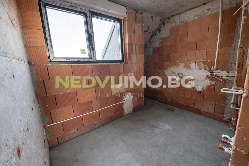 Продава се Четиристаен апартамент в Варна, Окръжна болница - 184 кв.м за 969 €/кв.м - Снимка #12