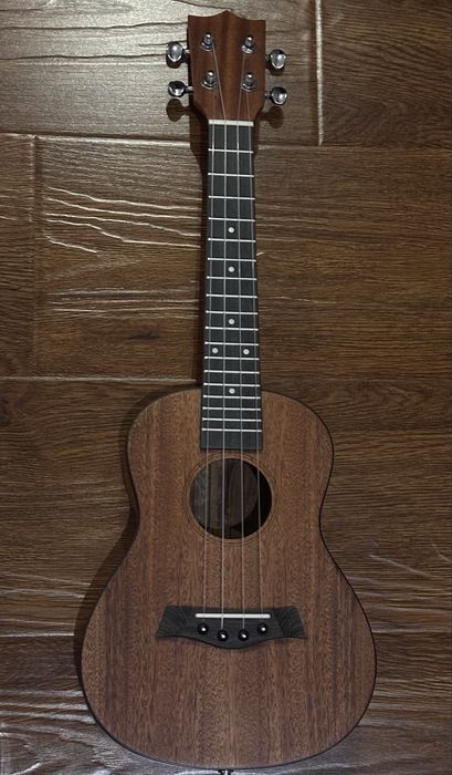 продаю гитару с укулеле