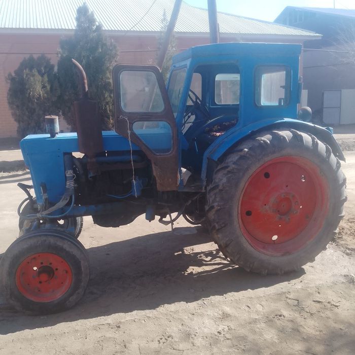 Traktor va Presspodborchik sotiladi.