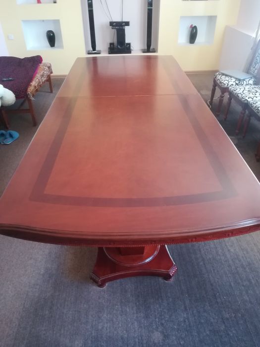 Стол и 12 стульев