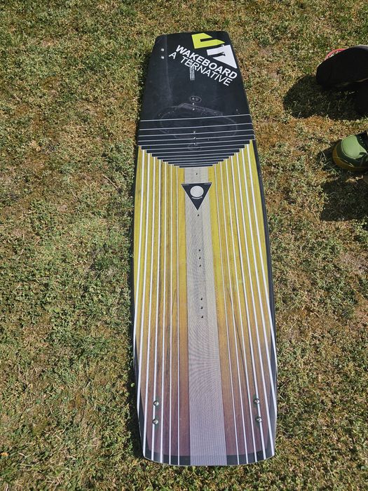 Кайтсърф, уейбирд Refraction Sam Light Pro wakestyle kiteboard с автомати Shredtown. Kiitesurf, wakeboard