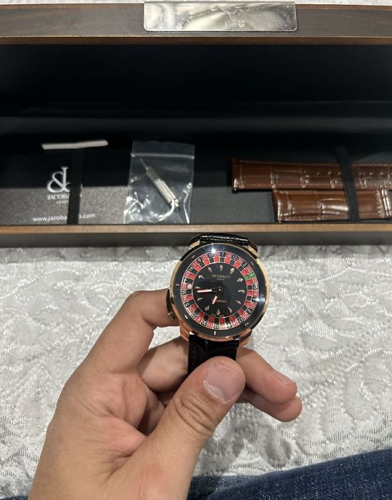 Продавам часоник на световно известната марка Jacob&Co Casino .