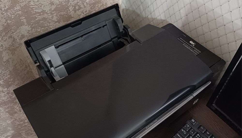 Продам цветной струйный принтер epson L805