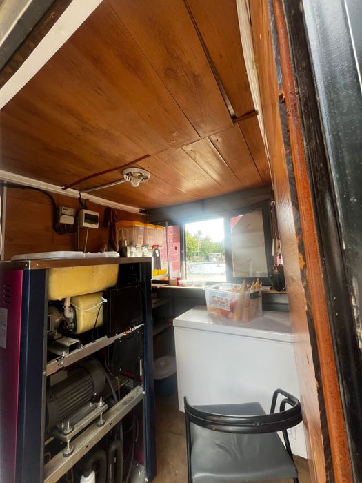 продается будка с мороженным аппаратом