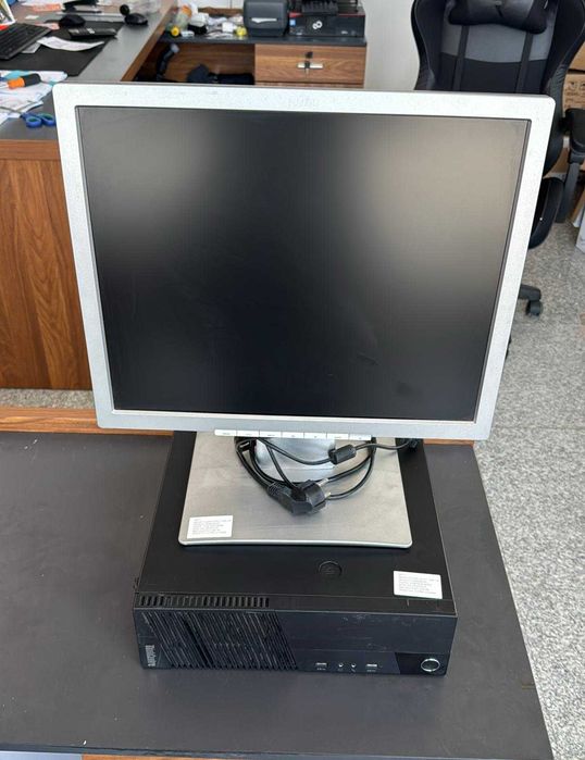 Set Calculator Lenovo 10A8S4BV00 si monitor Fujitsu B19-7, LED, 19 inch, i5-4570, 8 gb ram ddr3, SSD 240 GB, WIN 10 PRO, bonus tastatura si mouse