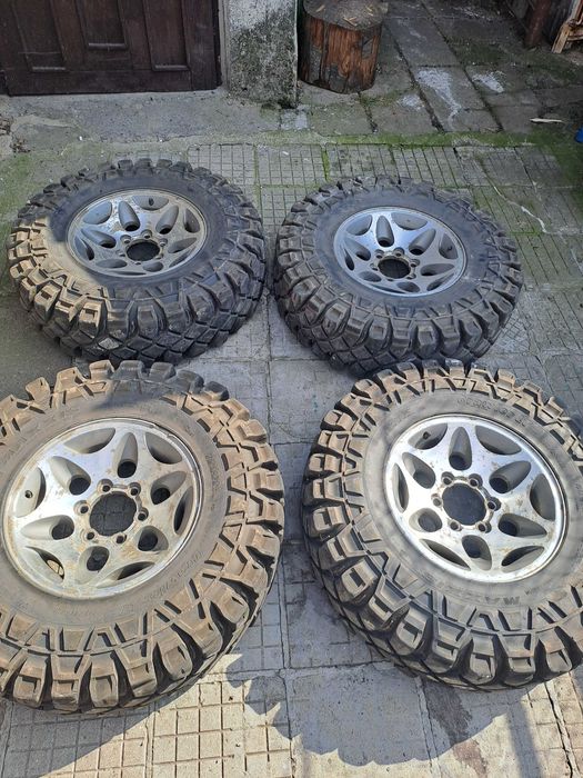 Гуми Maxxis creepy crawler