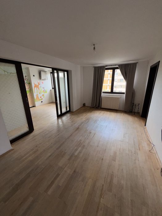 Apartamentv4 camere vanzare