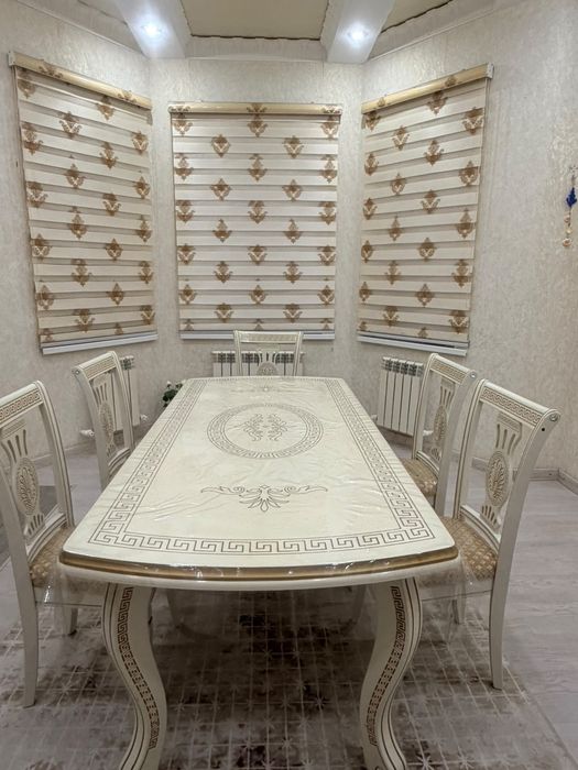 Кухонный стол с 6 стульями