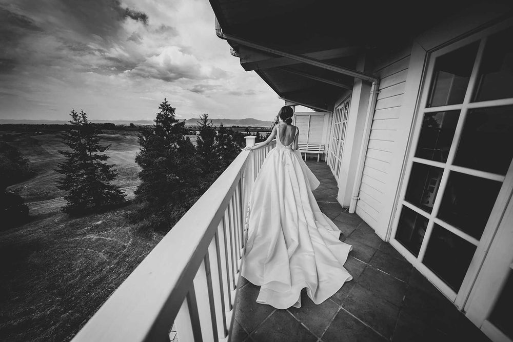 Дизайнерска Сатенена сватбена / булчинска рокля Eva Lendel + аксесоари