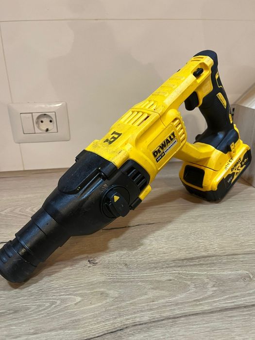 Acumulator Baterie DeWalt XR 5Ah 18V 2024 arată foarte bine și este în stare foarte buna