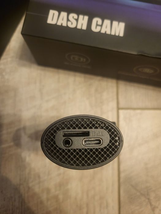 cameră auto de bord GKU D600 care înregistrează la rezoluție 4K și include funcționalitate Wi-Fi