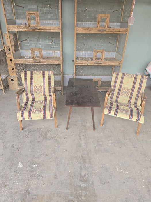 2 кресла +журнальный столик