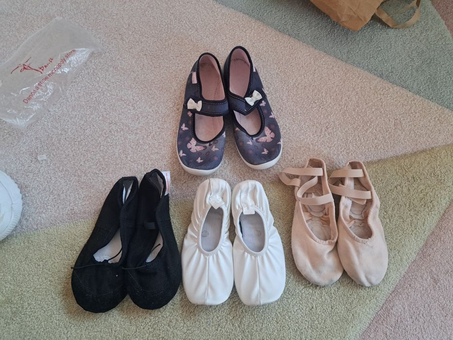 Лот цвички, пантофки