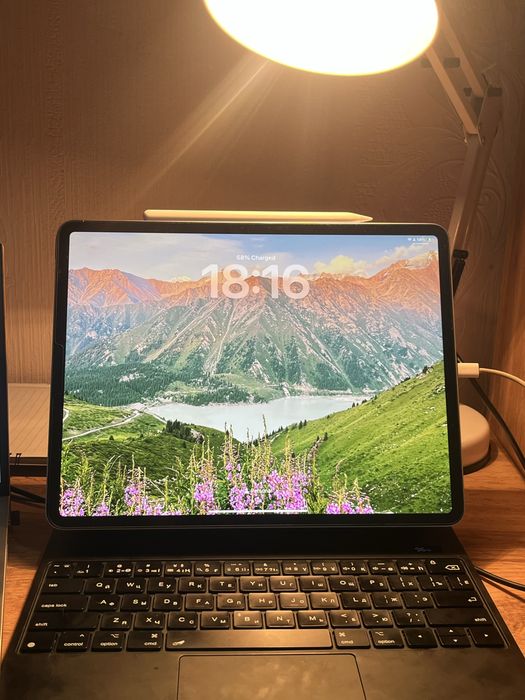 iPad Air 13" 2024 г. 128 gb 13 дюйм+Apple Pencil Pro + чехол клавиатур