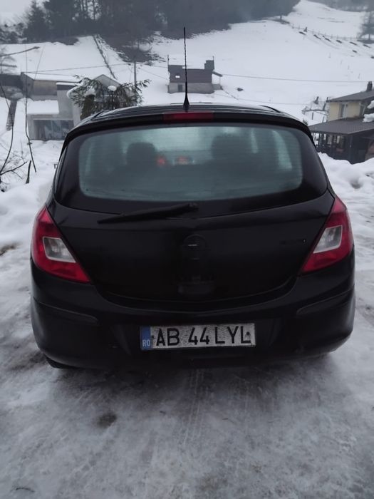Vând opel corsa .