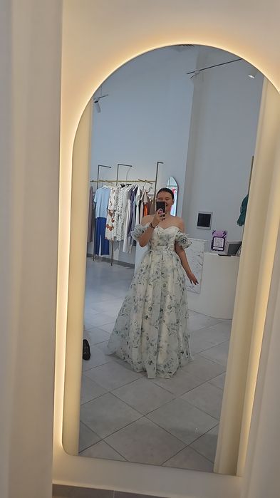 Красивое карсетное платье в пол