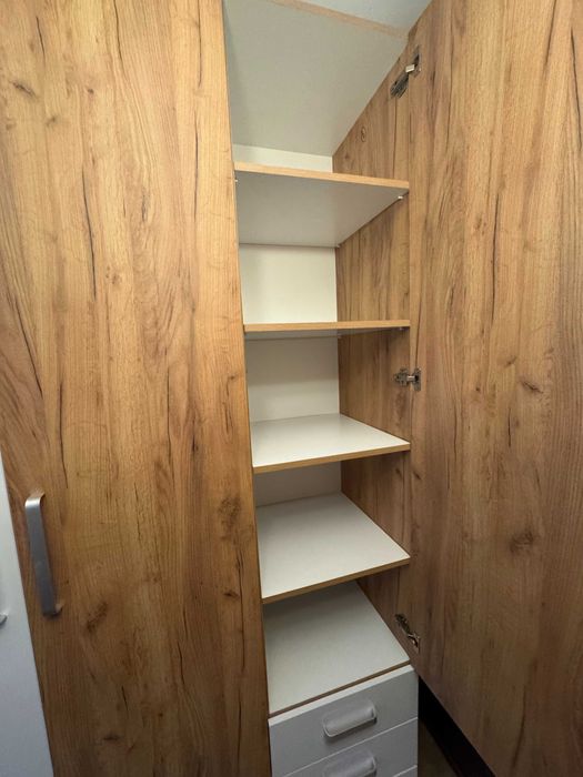 Sifonier modern pe comandă – 247x150x52 cm, nou, impecabil