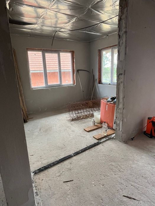 Casa de vanzare in rosu