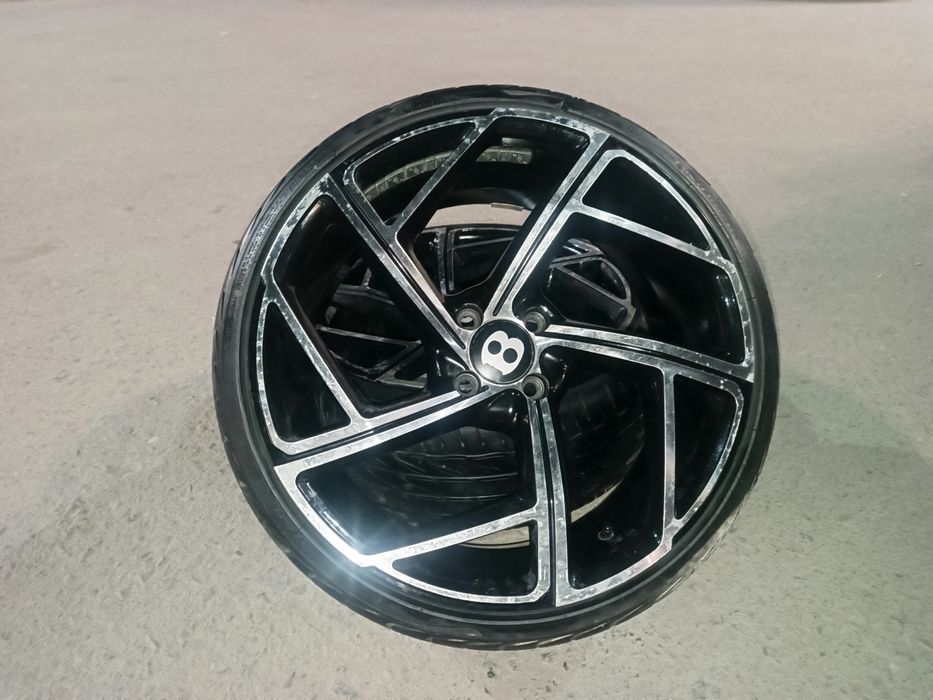 Bentley r18 diskani zori