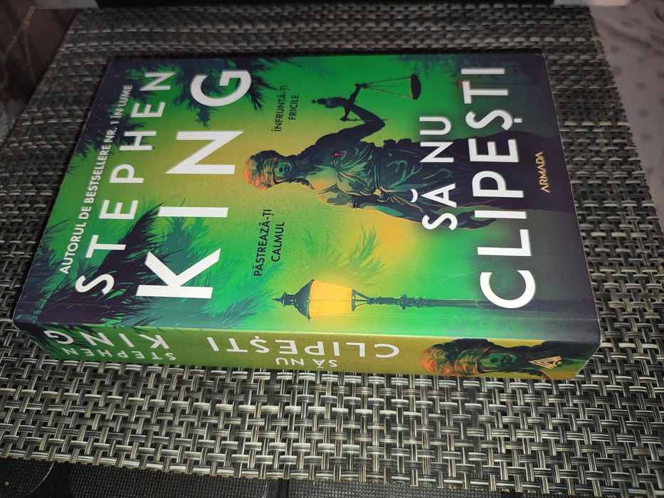 Carte Stephen King . Sa nu clipesti
