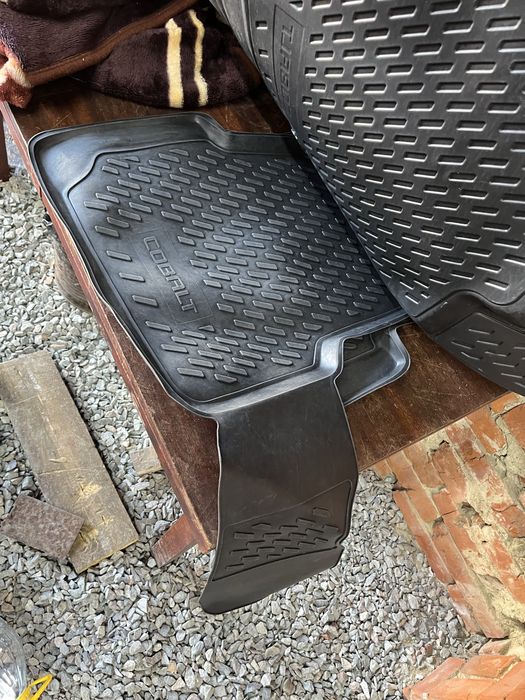 Продам коврики резиновые.