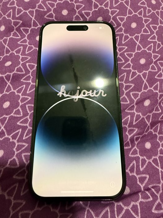 Продам телефон  айфон 14 про.