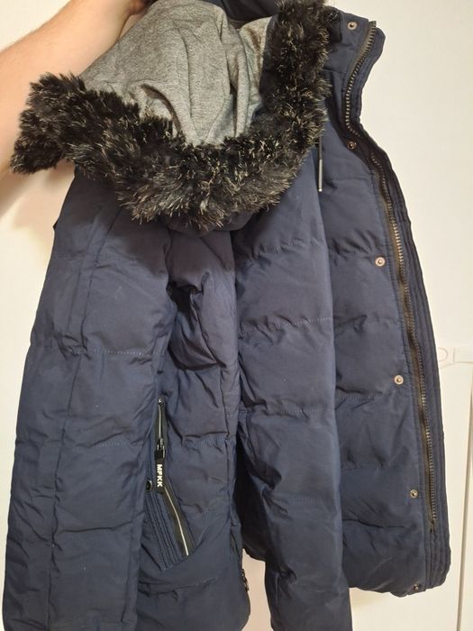 Geaca bărbătească cu blana și glugă