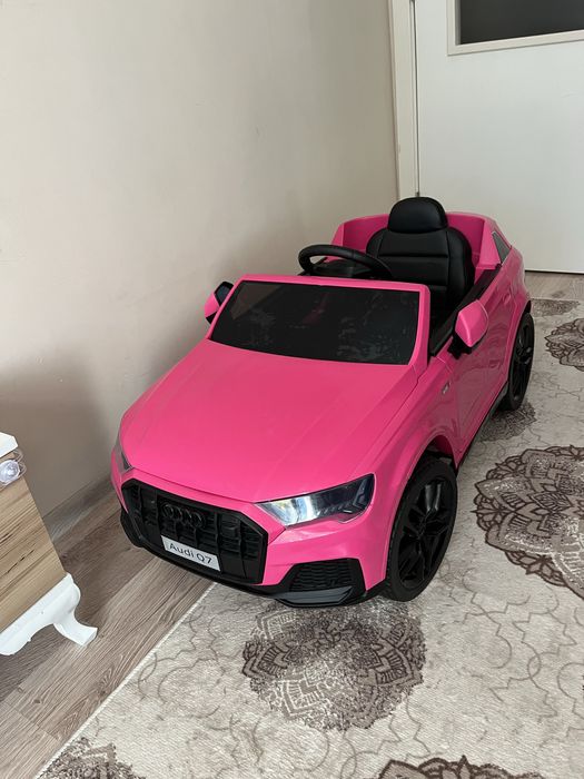 Електрическа кола за дете.